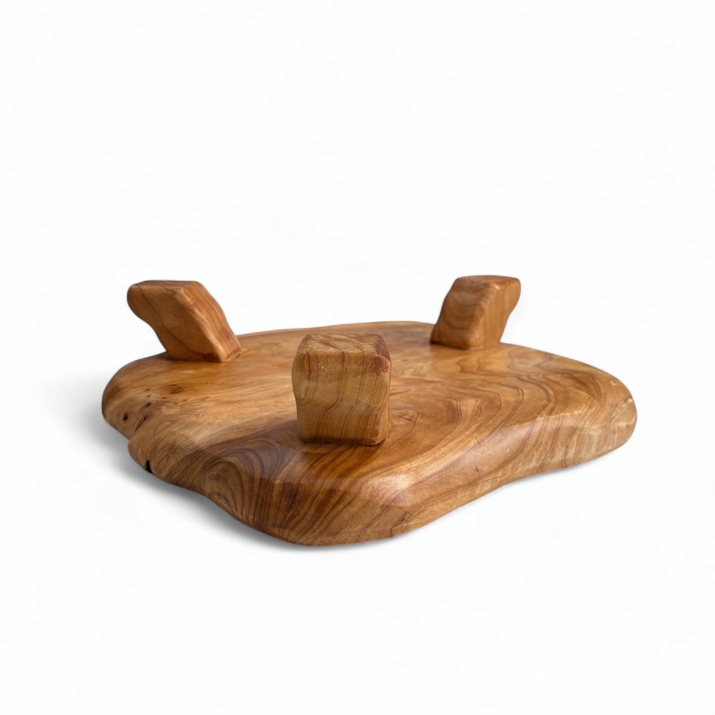 Cleo på Fot – Rustik Träbräda