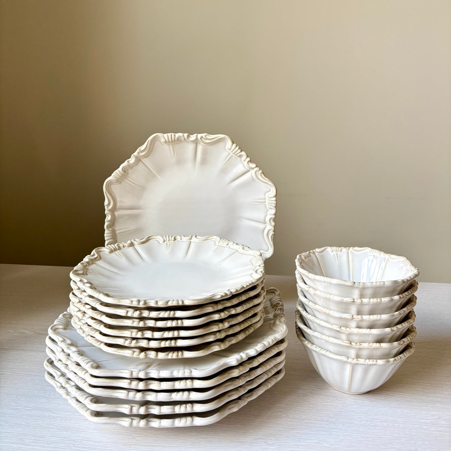 Tallriksset 18 eller 24 delar – Cynthia